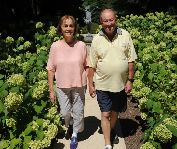Independent living residents taking a stroll at Waverly Heights